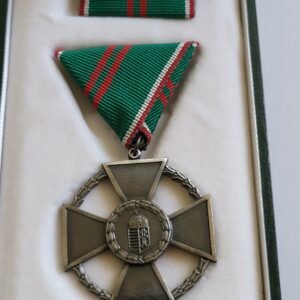 Magyar Köztársasági Bronz Érdemkereszt, dobozában