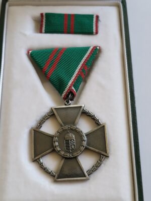 Magyar Köztársasági Bronz Érdemkereszt, dobozában