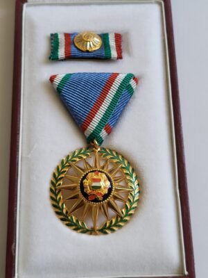 Szocialista Magyarországért Érdemrend kompletten DOBOZÁBAN